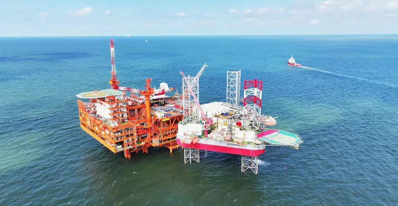 过去几十年里，石油一直是悬在我们头上的一件大事，甚至可以说是我们发展过程中，一个