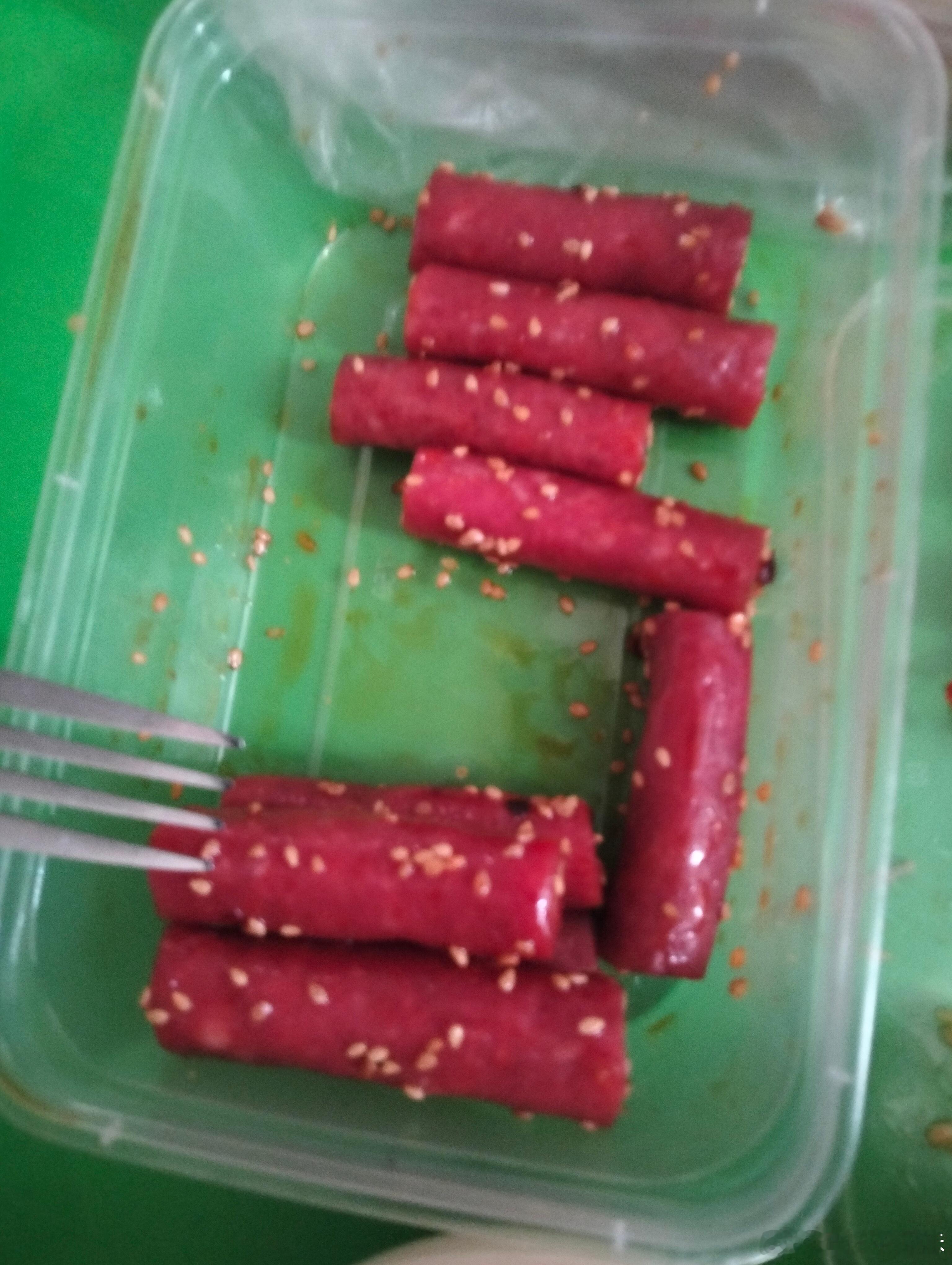 来点小零食，蒜蓉虾尾，小肠肠！ 