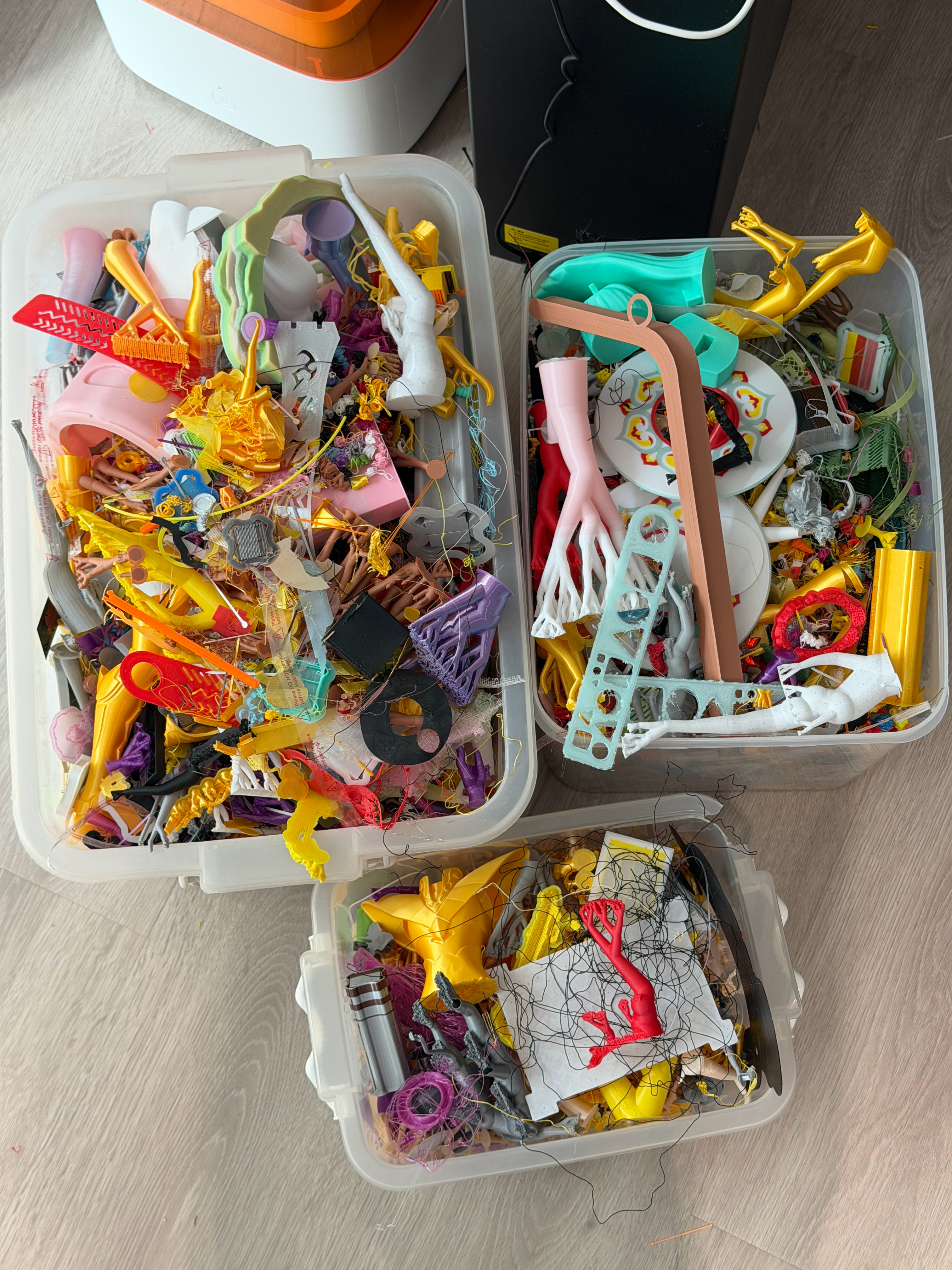 各种残次品、打废的、支撑、擦料塔、竹屎、炒面等废料得有十几公斤了……打印成本还得