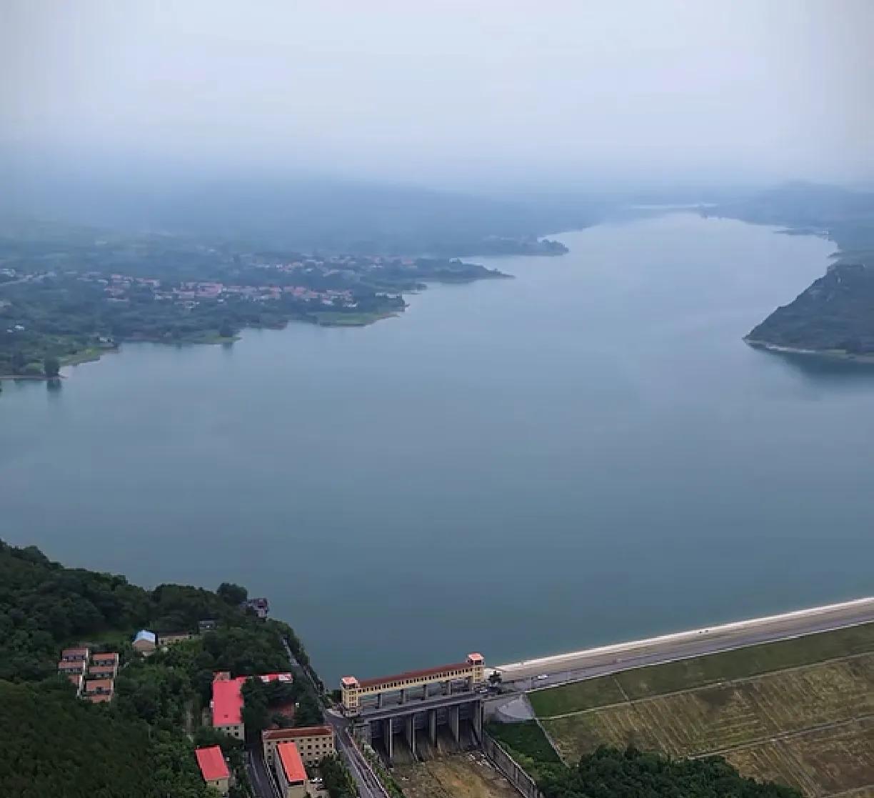 今日太河水库，水面平静，水质清澈，山中明镜，美不胜收。来看看一一