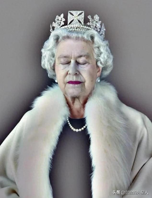 2022年，英国女王死后遗体既没火葬也没土葬，而是将遗体放在百斤重的铅制棺材中，