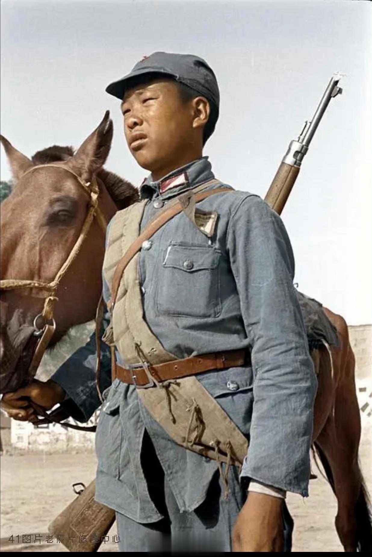 1937年，陕北。美国人福尔曼来到延安，他拍下了小红军日常的出操照片。他曾问过站