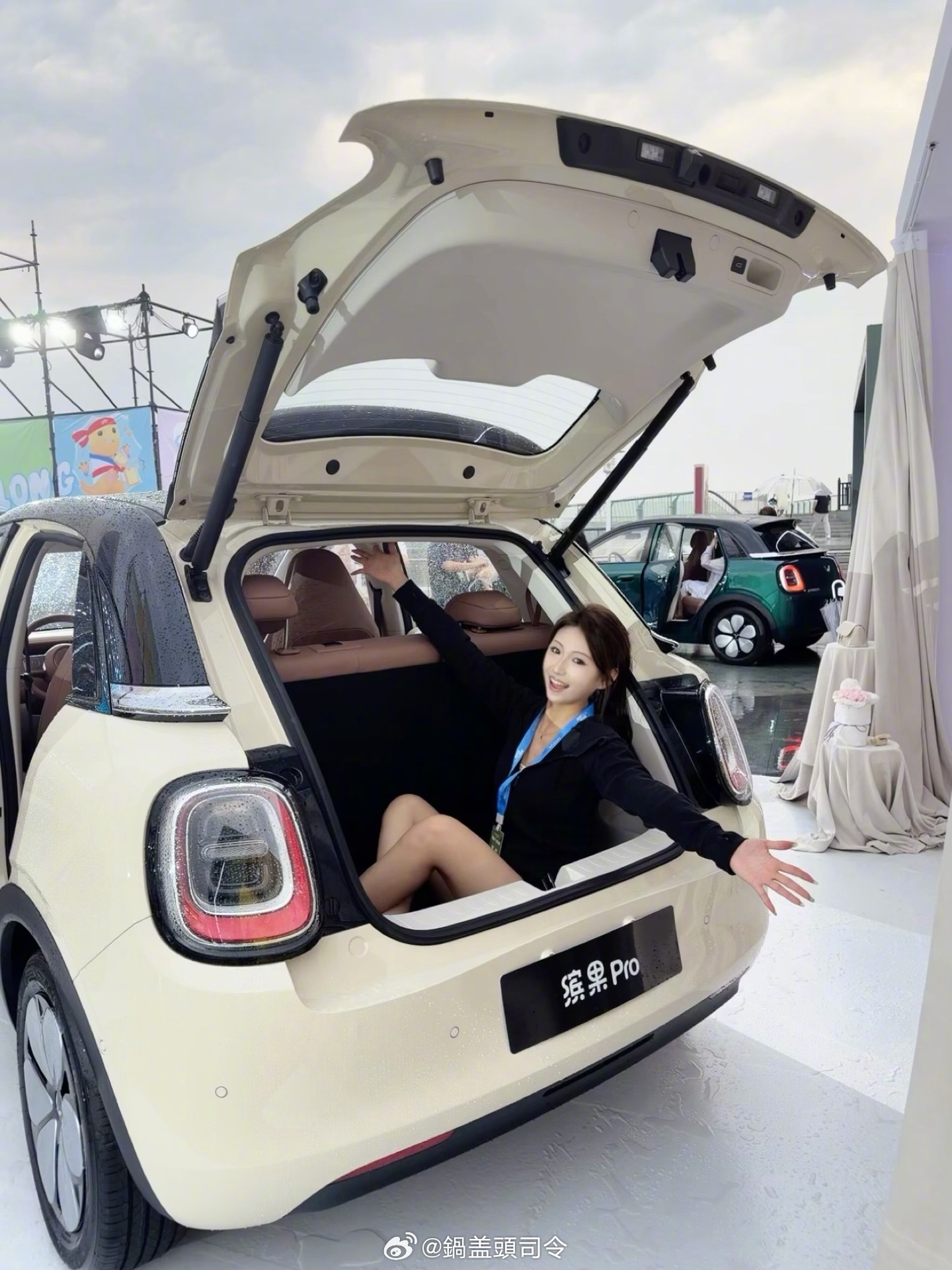 #缤果Pro官宣亮相# 同事给我发了几张照片，我以为是模特，仔细一看是她自己。发