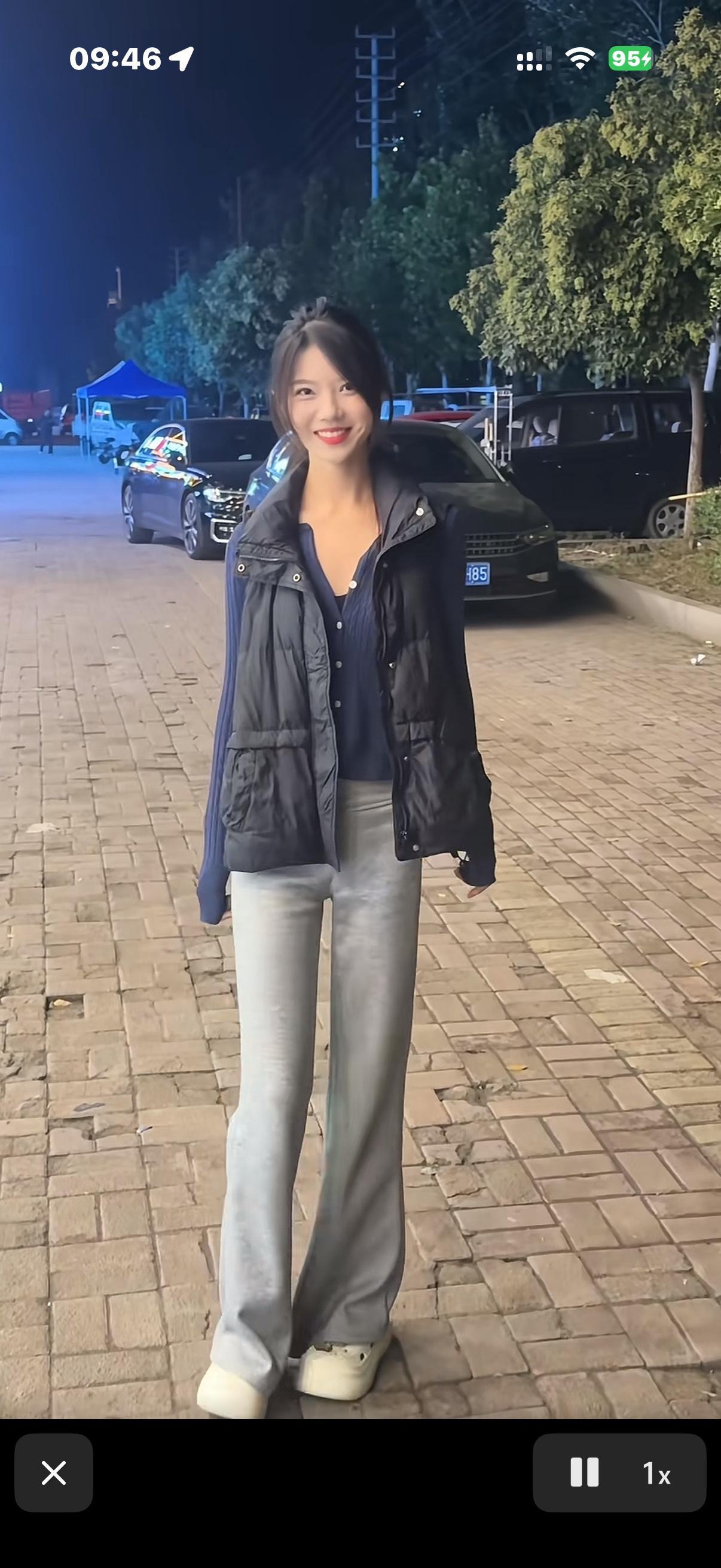 转身的那一刻，我的心彻底被你融化，
我爱了一个我得不到的人[捂脸][捂脸][捂脸