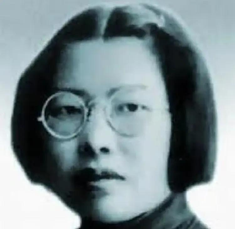 张乃一（1913年—2004年）是中国开国上将李达的第二任妻子，原名张蕙茹，曾用