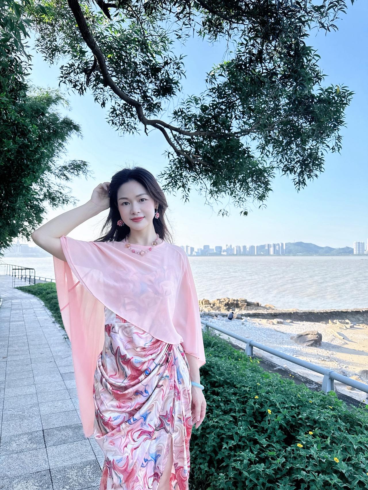 安然走过四季，平淡烟火中沉淀，于岁月流转里自在从容，不负时光，不负自己。海边甜美