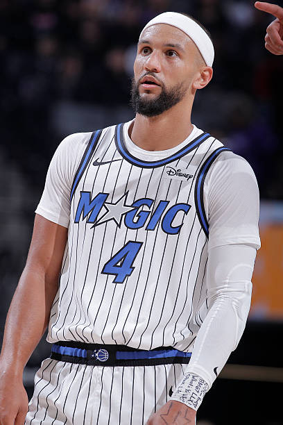 魔术后卫萨格斯（背部拉伤）明天对阵湖人出战成疑，他由于背部痉挛缺席了过去两场比赛