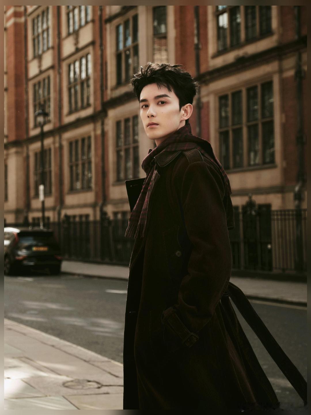 吴磊我去跟我的粉丝打个招呼谁看了不说一句吴磊宠粉天花板！ 刚下飞机就惦记粉丝，这