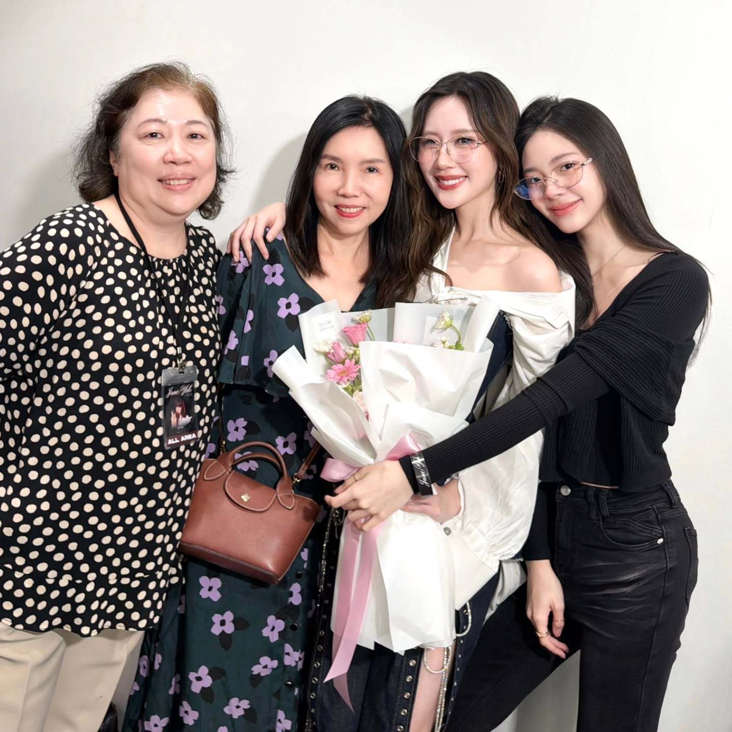 jane叶芷妤 🥥janeyeh 祝侄女生日快乐！看着你一步步走向成功，对你的