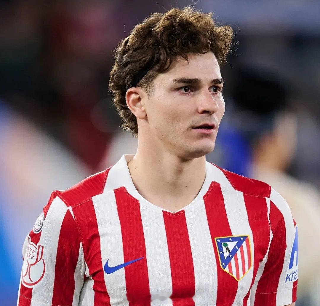 在谈到阿森纳前场引援的问题时，TA记者DO在问答专栏中表示：“显然阿森纳想签下一