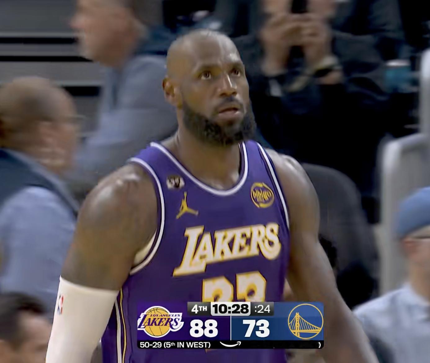 勇士暂停！湖人领先15分！！！ 詹姆斯一条龙，冲起来了湖人vs勇士