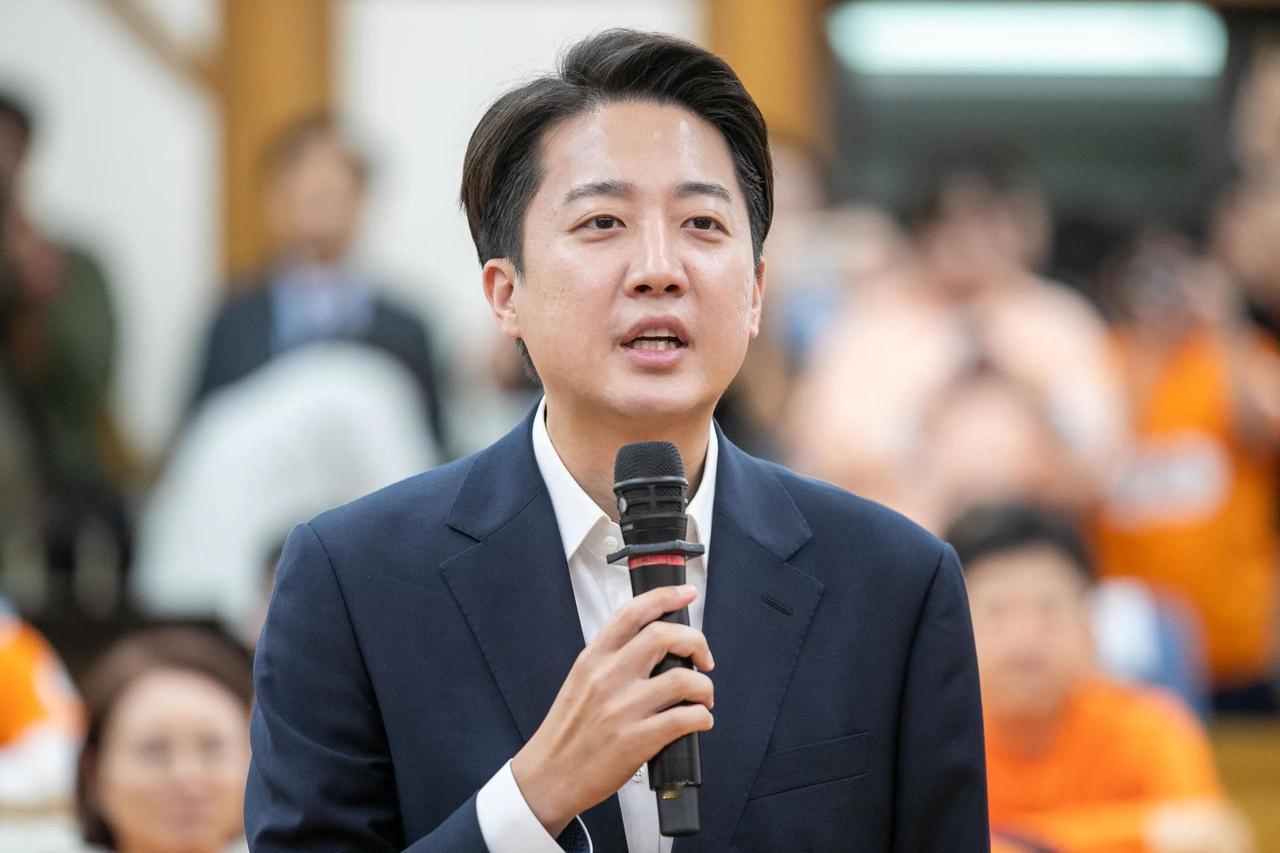 确实意外，李俊锡罕见祝福李在明
“期待对国民团结和经济状况做出细致而明确的判断”