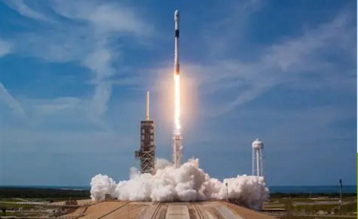 人类科技将在月球留下新印记！SpaceX火箭残骸即将撞月海外新鲜事 8月4日，一