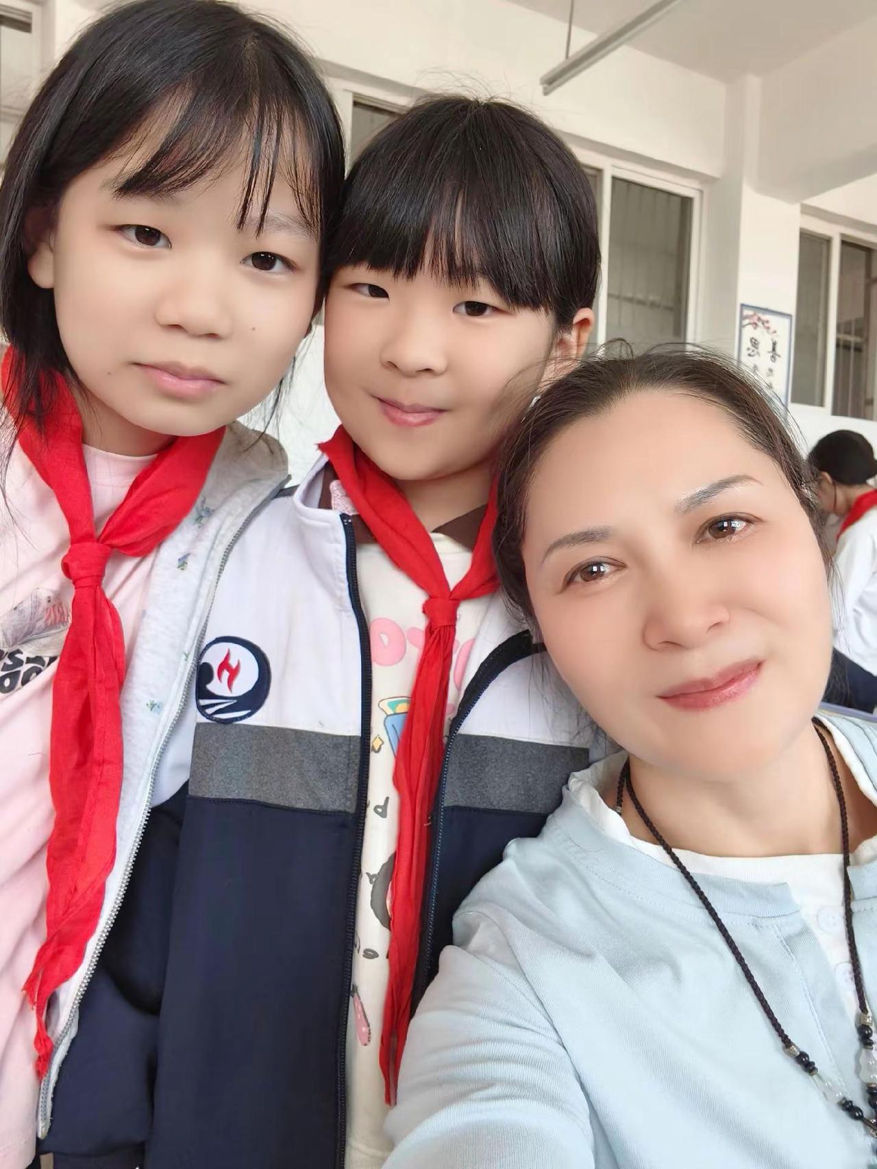 与学生一起度过的时光，是我生命中最纯粹、最快乐的时刻，简单而充实。
