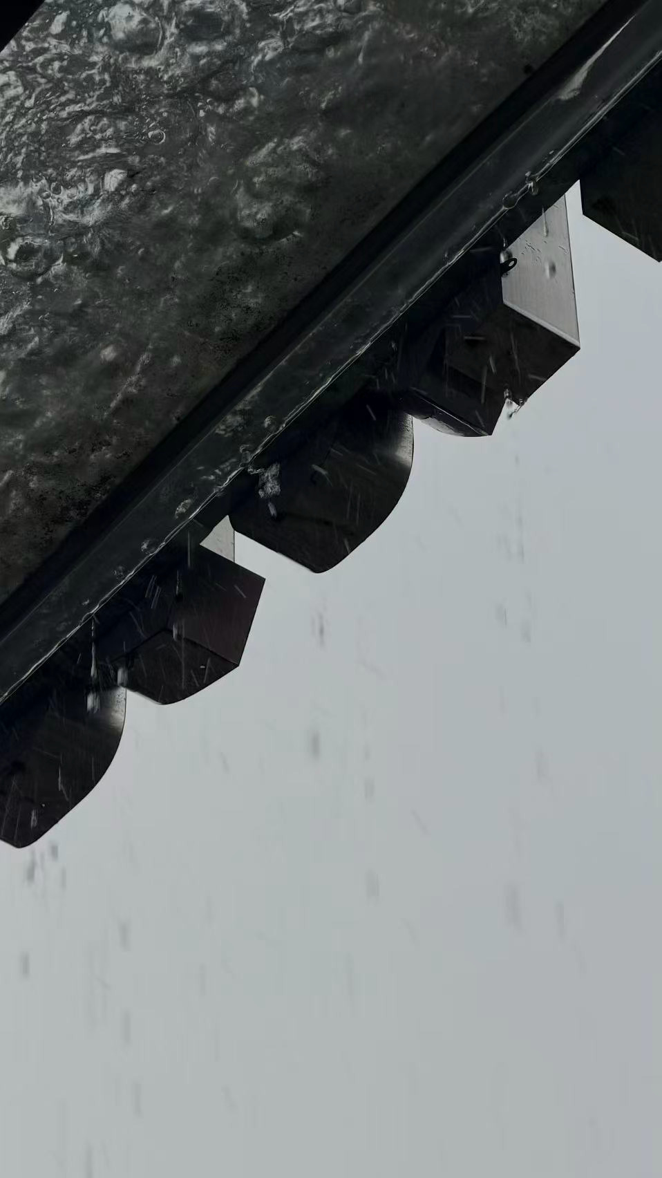 北京夏天的雨说来就来 