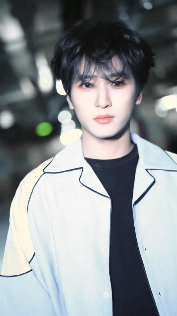 严浩翔fly不像楼曲 “最终他举起刀斧亲手斩断翅膀，断臂求生”——严浩翔《FLY