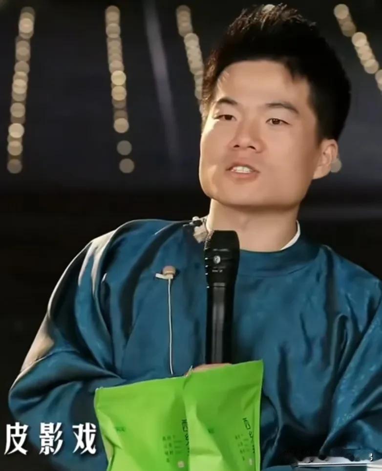 董宇辉是抖音千万网红的一股清流。
      自从成立与辉同行之后，开始到各省宣