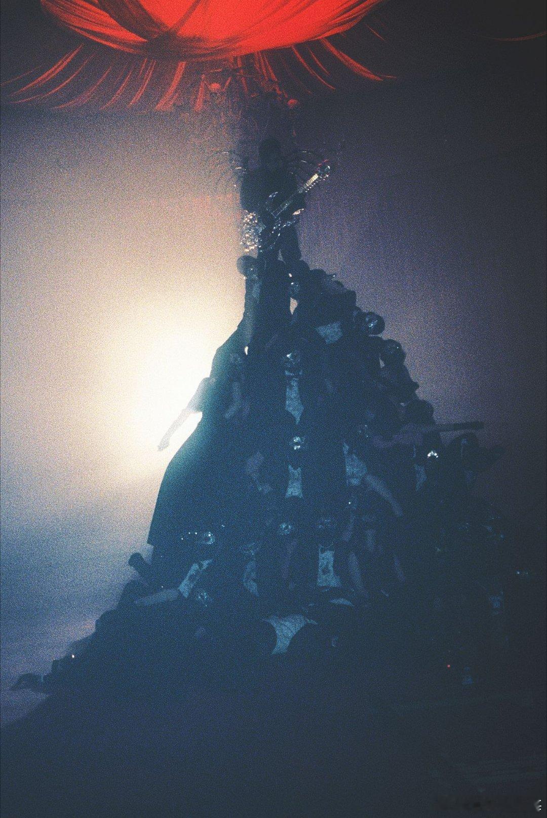 小鬼直播 小鬼直播金句+1：不算长大，算哥哥没用。对粉丝超宠超真诚，新歌已经上头