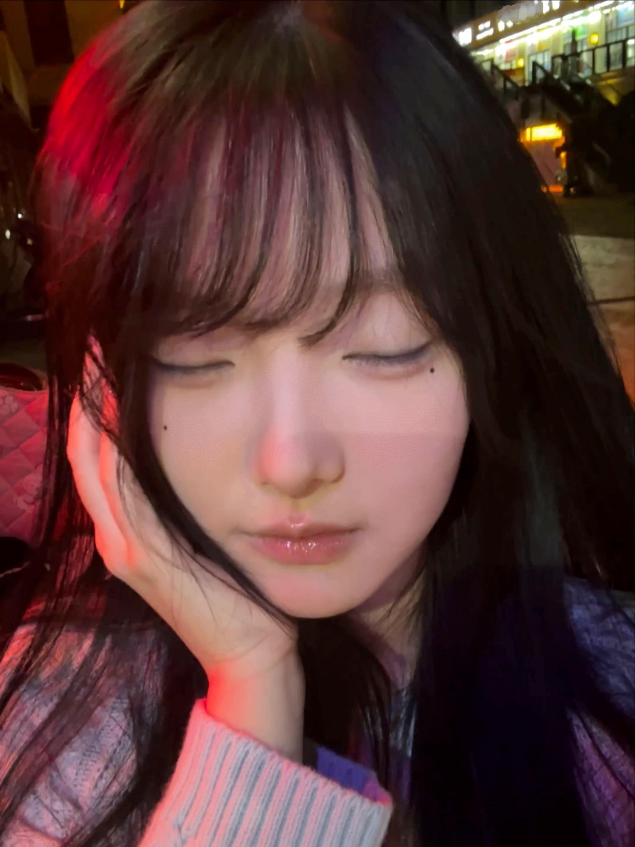其实我是一个拧巴的人 但我一直充当明媚的角色 