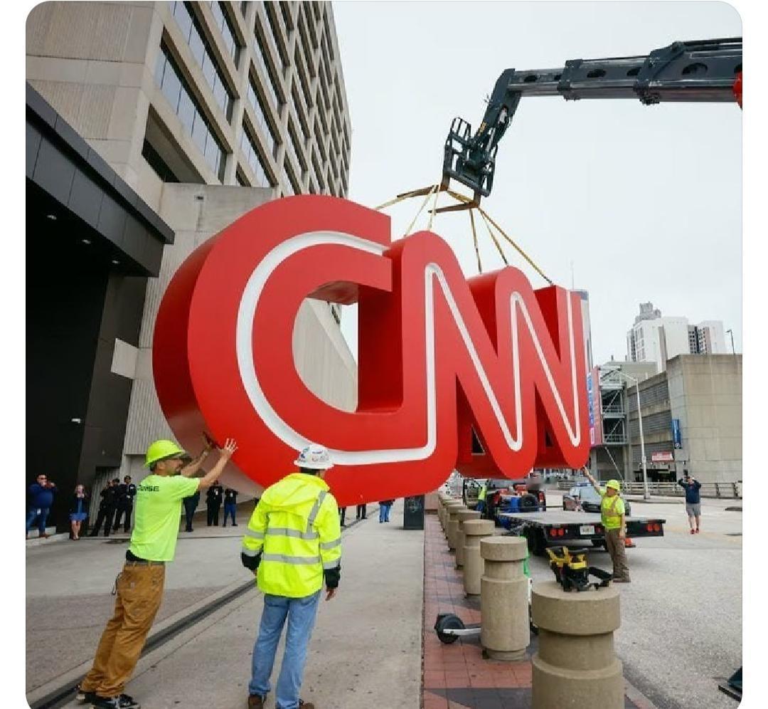 CNN被指控传播虚假信息和制造混乱，CNN被美国战争部驱出五角大楼。