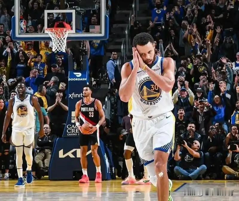 说实在的，库里今年有点背！
1，被安德玛主动提出解约。
安德玛在2023年和库里