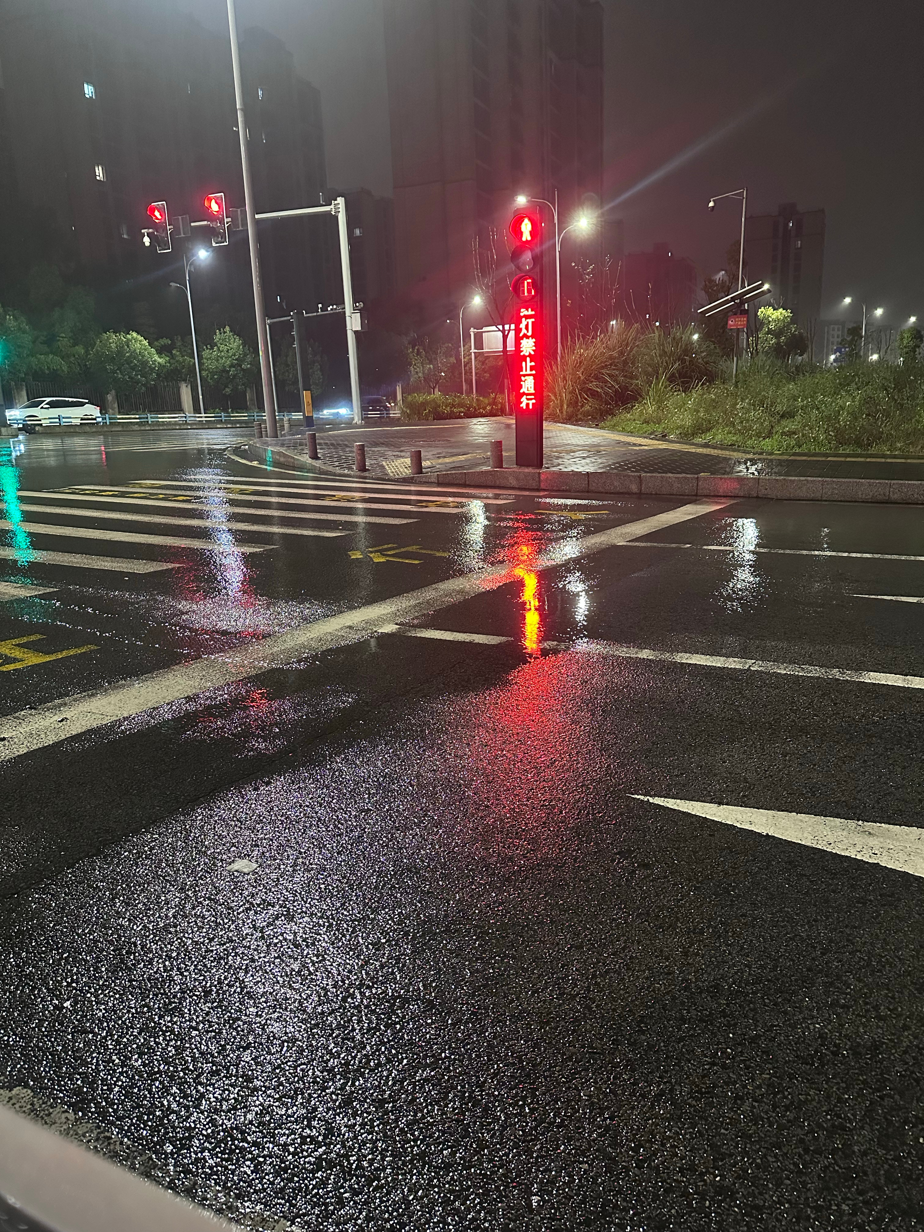 萧敬腾你咋又来重庆了，又是雨天…完全 重庆·重庆中央公园-东8入口