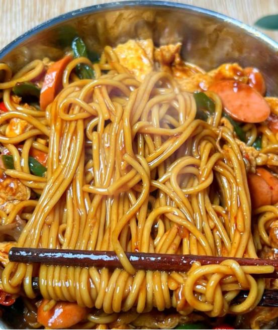 夏天食欲不振，真的得靠这个配料来续命了：芝麻酱两勺+香油两勺+白糖一勺+米醋一勺