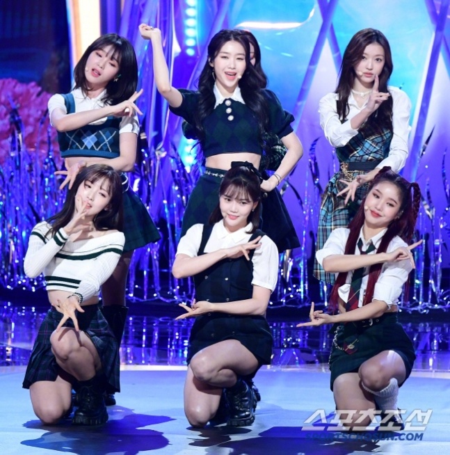 【体育朝鲜】[OH MY GIRL YooA&ARin合约到期不续约，仍将参加团