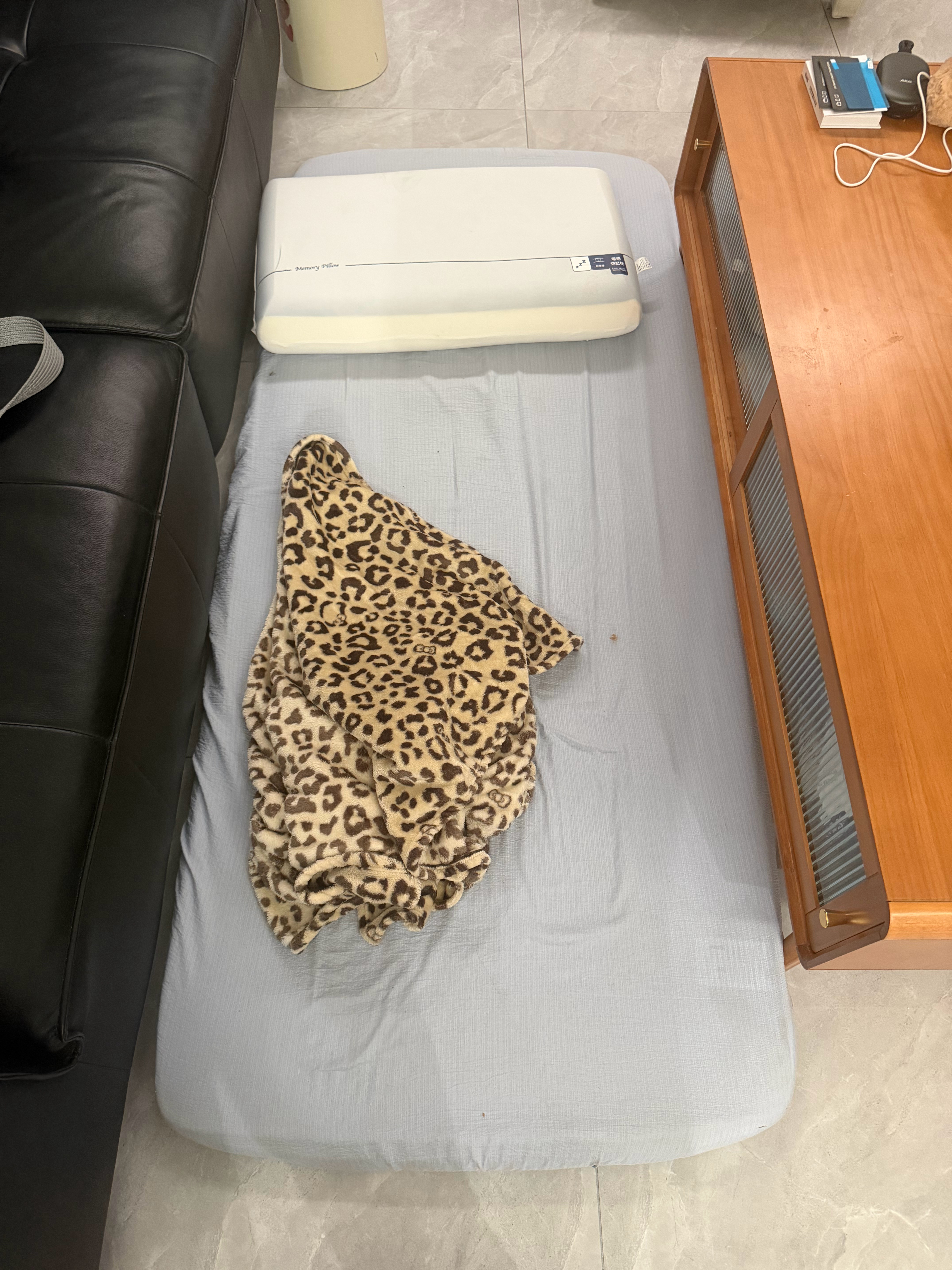 你们要的毯子，我帮你们问出来了。很便宜，价格和品质都挺好的说实话，很难受，因为我