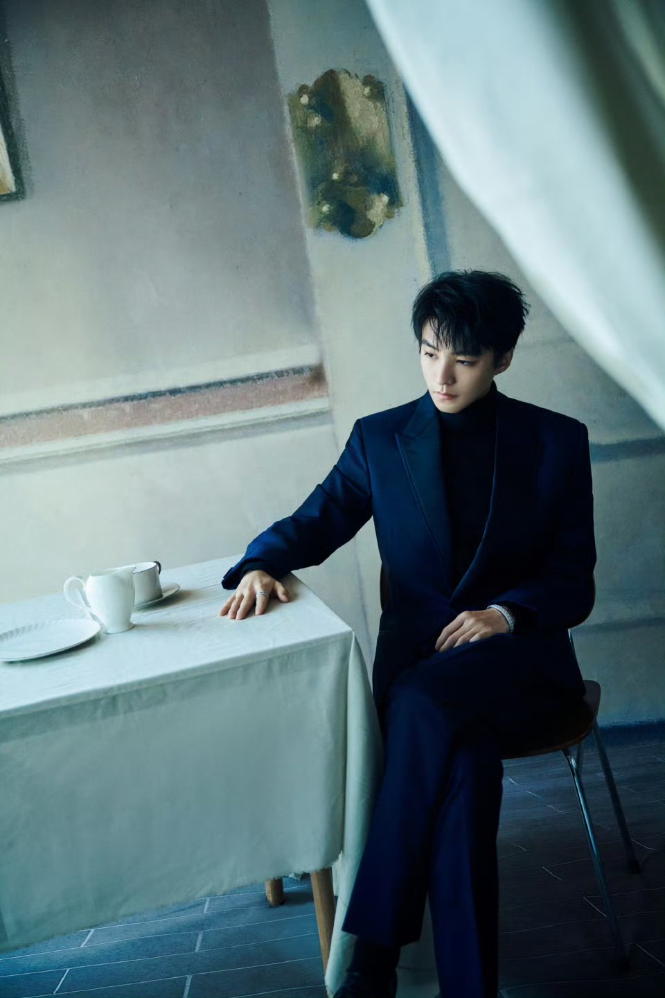 王俊凯法式优雅look真的好帅啊 