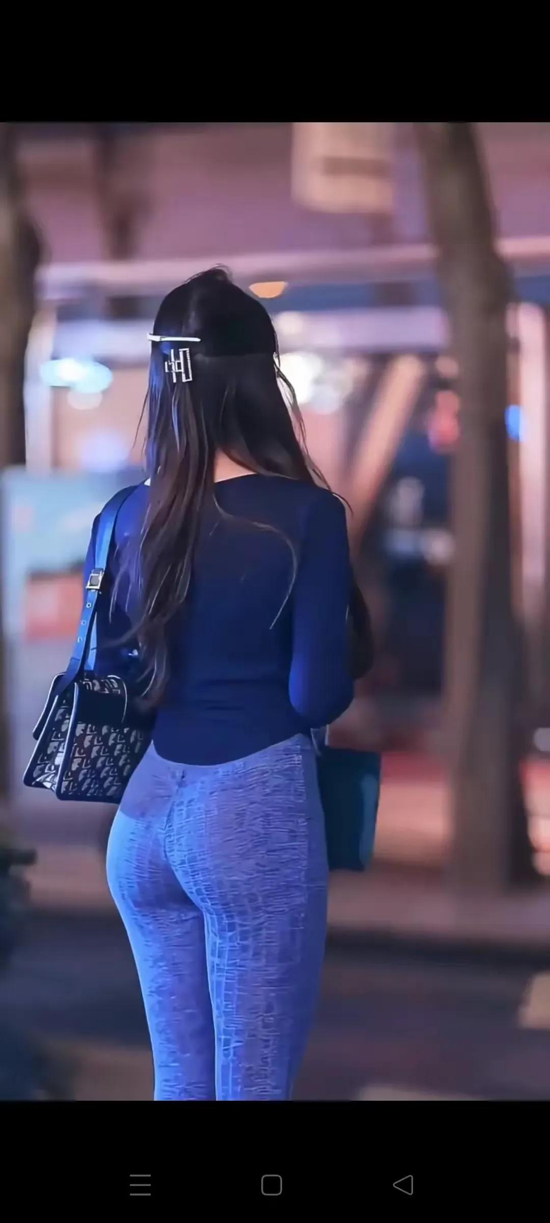 女神笑容灿烂，气质绝美