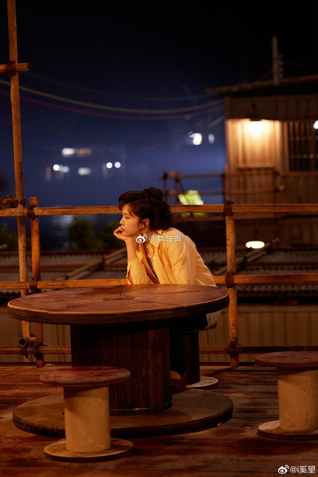 我的山与海奚望本色出演麦霸别人演戏靠技巧，奚望演戏靠“做自己”！郝倩倩的麦霸人设