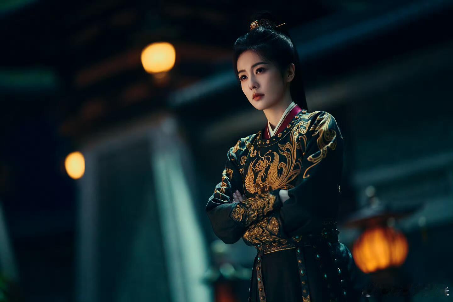  白鹿李佩仪说1就是1 谁懂白鹿李佩仪说1就是1的飒！瓦顶奔逃雨夜追凶全亲自上阵