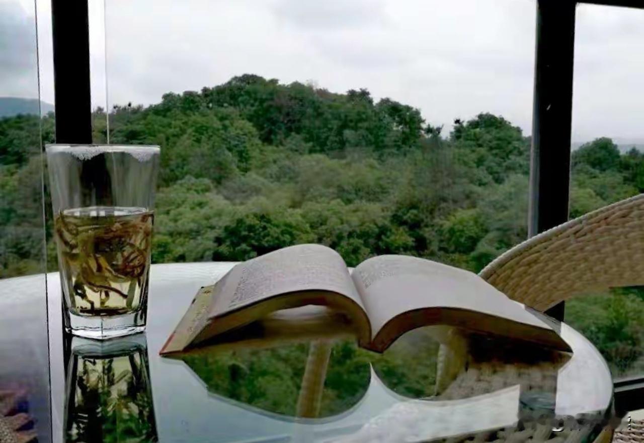 人这一辈子，最难得的不是大富大贵，
而是历经风雨之后，依然内心安稳、日子踏实。