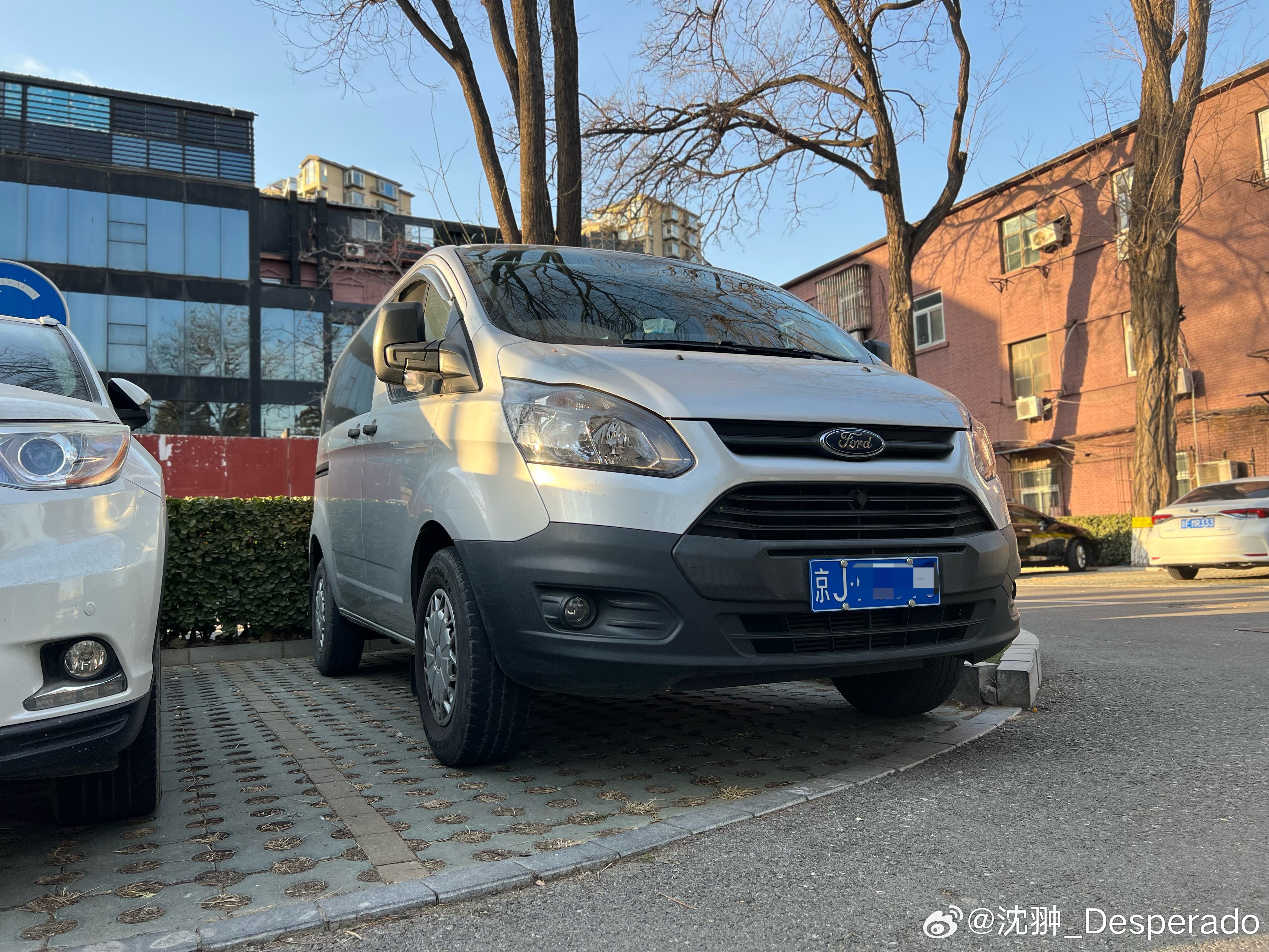 如果你此时想买一台越野车，偶尔简单解放一下天性，但同时还得照顾家庭，最关键的是囊