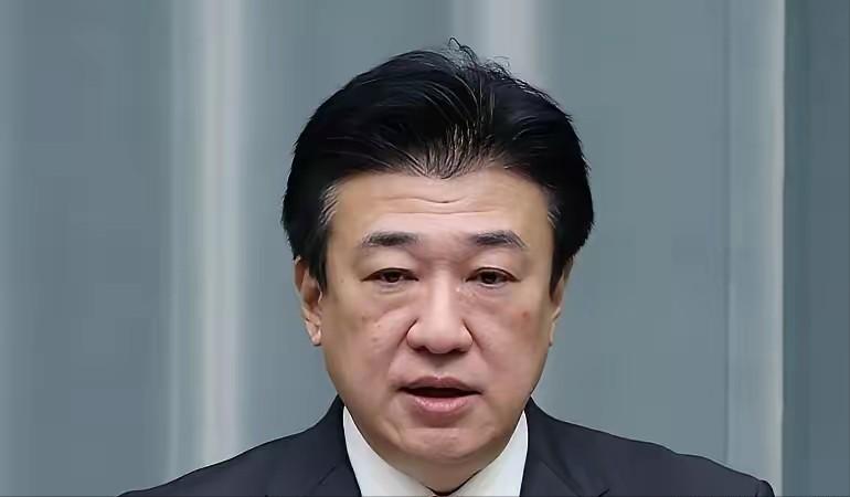 台东海域长期驻守落地！
中国两艘3000吨级海警船带着76毫米舰炮、高压水炮和全