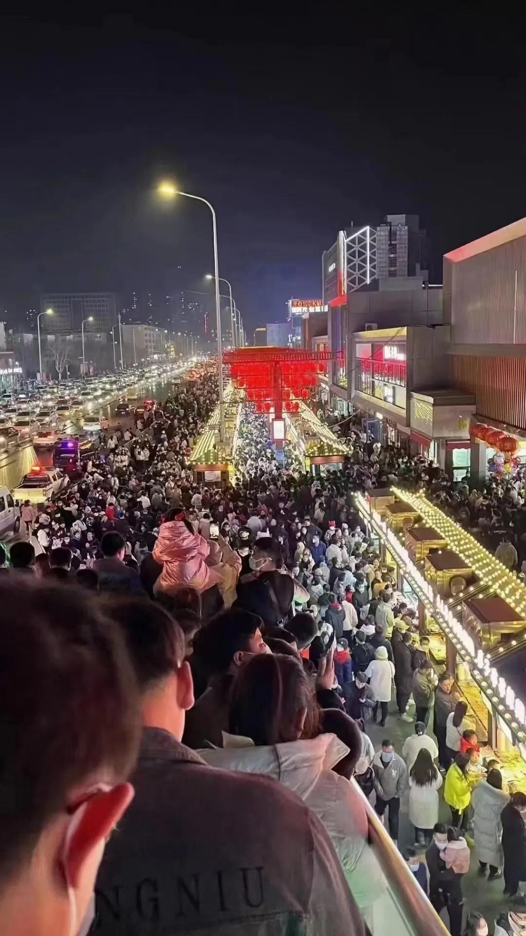 我帮23岁的侄子介绍了个女朋友，没想到他连一顿饭都没吃完就跑了。

我问他原因，