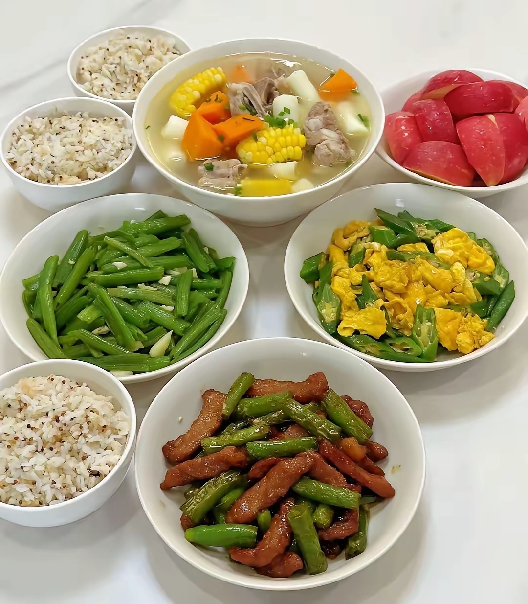 全国大多数家庭的晚饭应该已经达到这样的水平了吧？ 