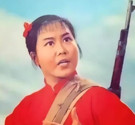 1988年，“小常宝”齐淑芳带领30名演员留美不归，背叛祖国抛弃丈夫，并恶狠狠对