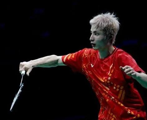 7年等待，石宇奇霸气回归！王祉怡绝地逆转引爆主场

宁波奥体中心的赛场上，中国羽