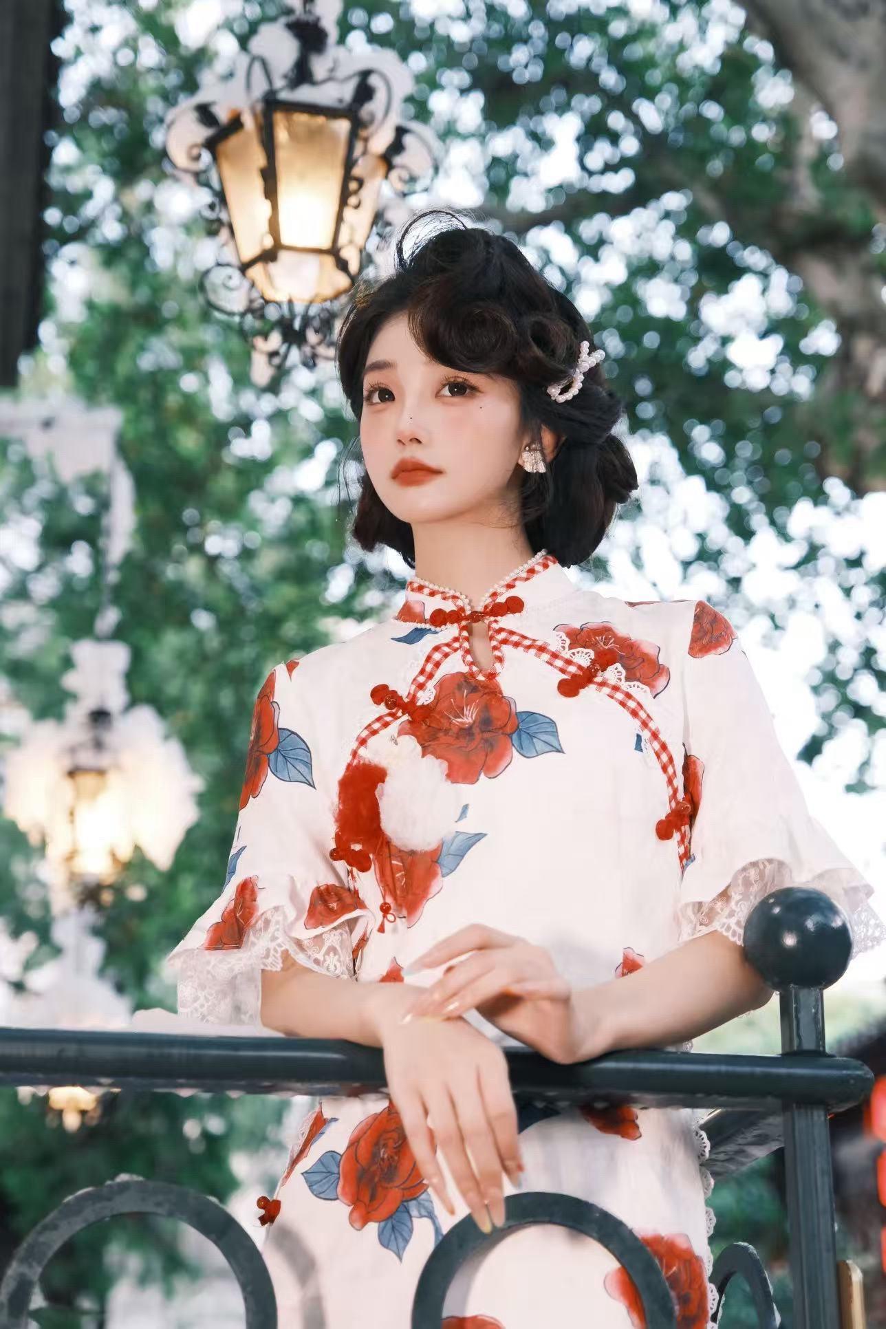 今我妩媚 是春凭栏