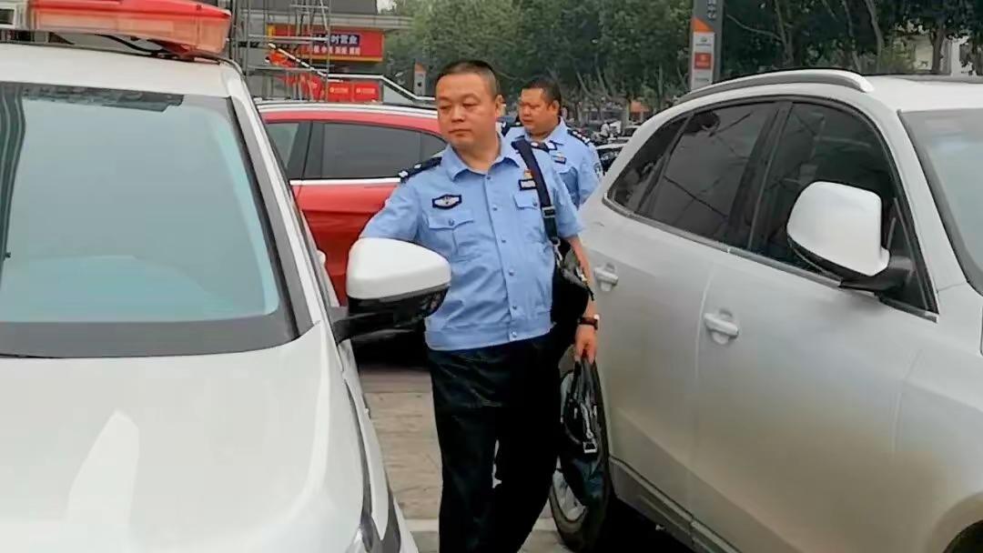 毛新宇真的牺牲了，

但不是牺牲在训练场，
也不是牺牲在与歹徒搏斗的过程中，而是