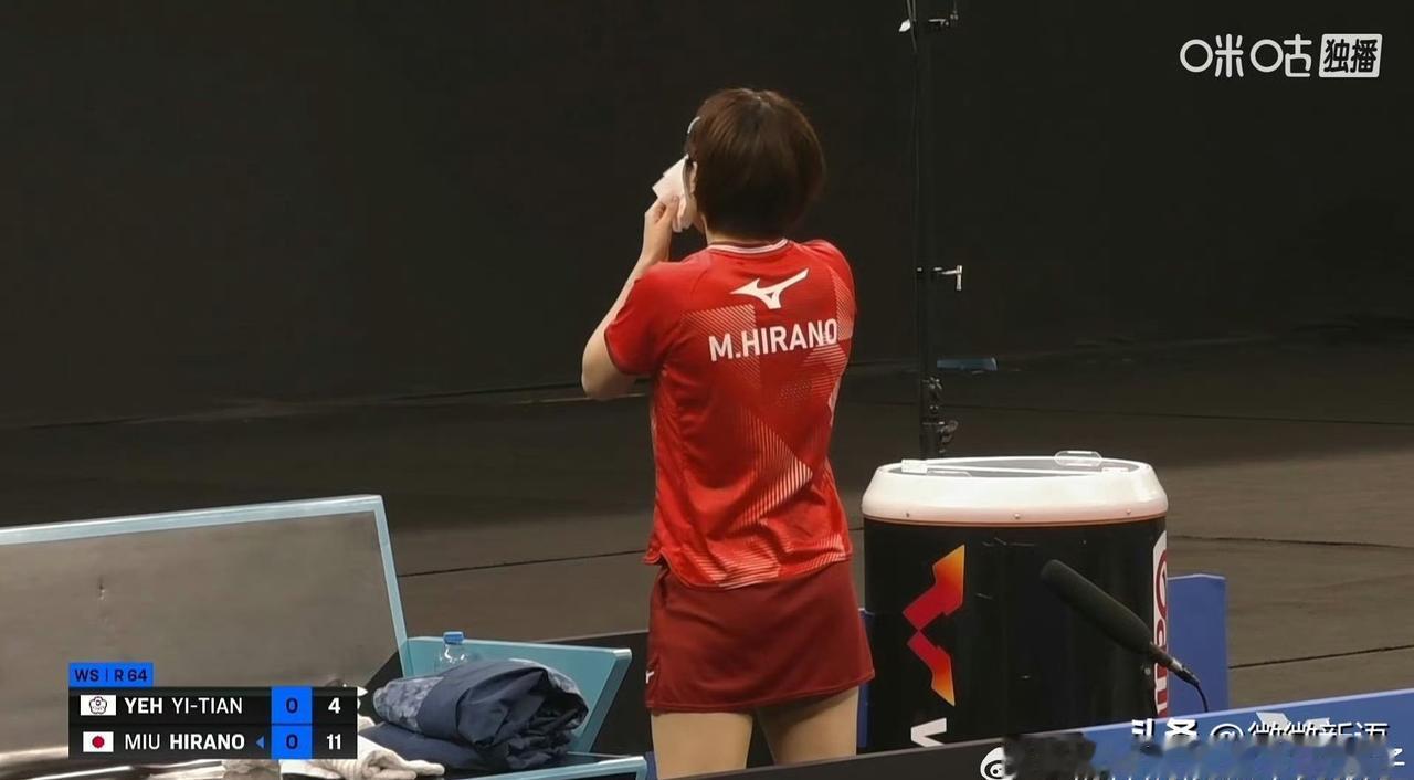 平野美宇自己一个人来参赛了。
在刚刚结束的多哈女单1/32决赛中，平野美宇3-2