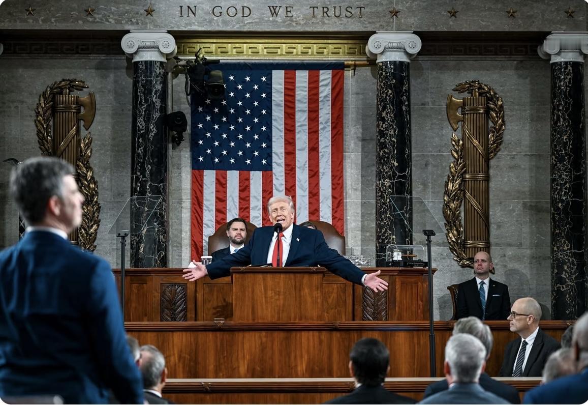 看了一上午特朗普的国情咨文演讲。从 10 点看到 12 点，这是创纪录的最长的国