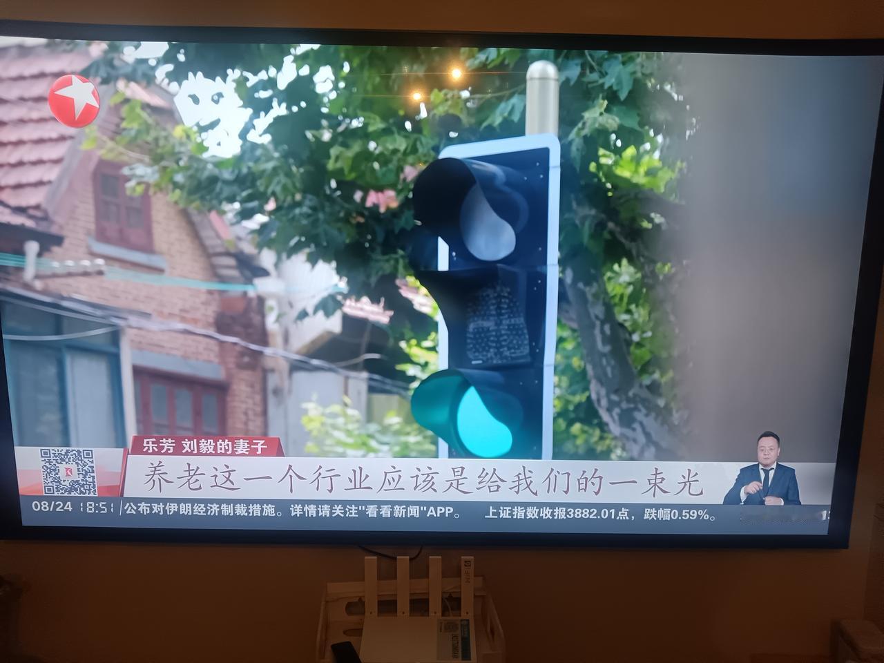 阶层的跌落，却被当作正能量宣传了，这样的媒体也是无语得很。
刚看新闻，一对夫妻，