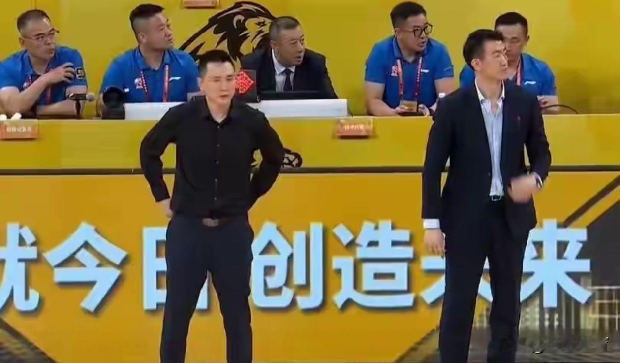冠军鼎已到浙江，今晚是否能颁发，就要看浙江浙商证券男篮是否答应，今天CBA本赛季