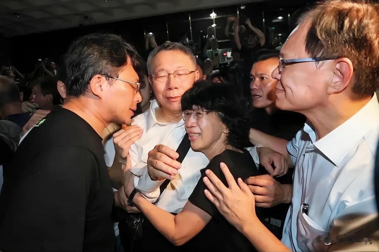 陈佩琪会否吃官司   看柯文哲有无对价金流

柯文哲遭羁押半个多月，妻子陈佩琪在