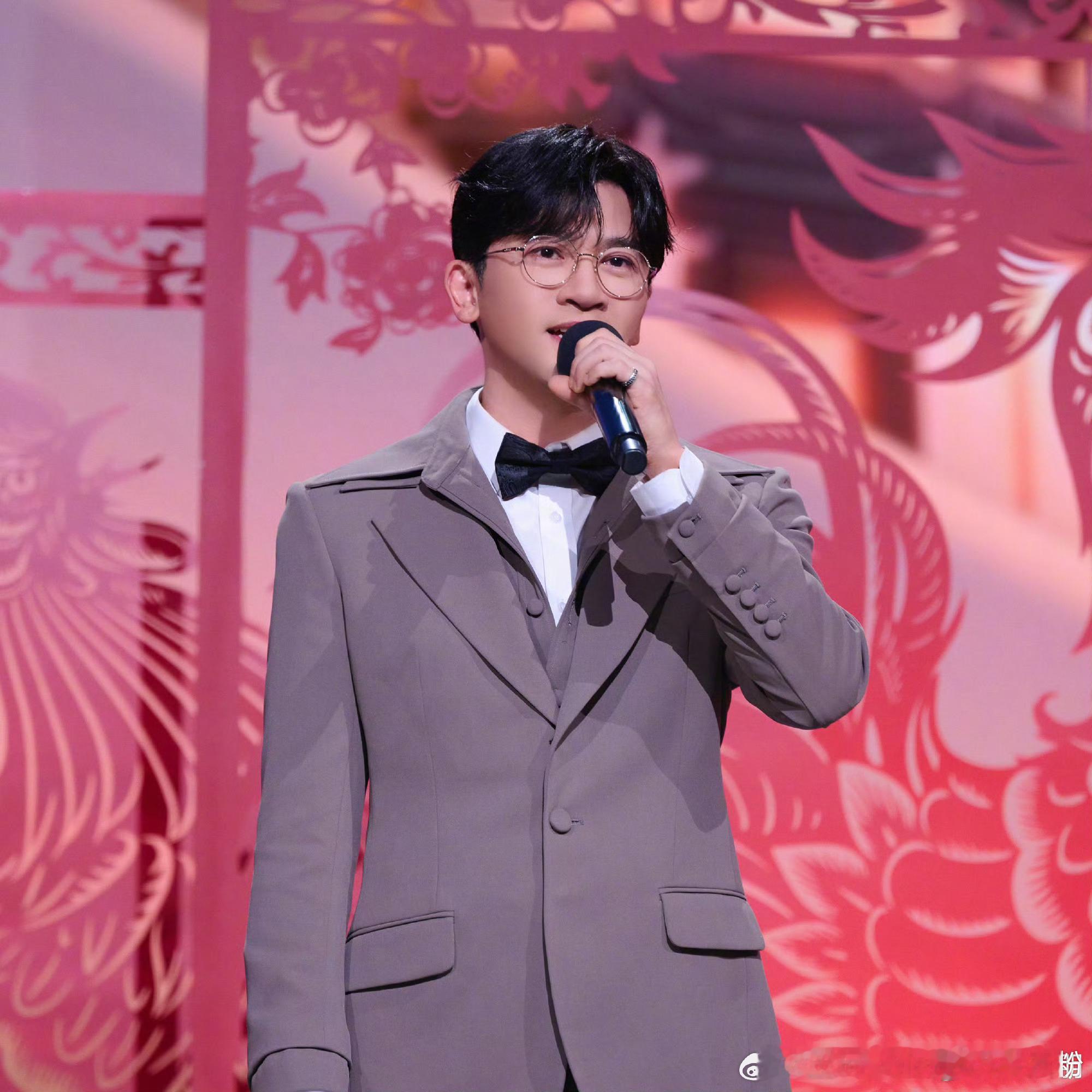 很珍惜每次见你的机会🫶🏻很珍惜你在舞台上的每一分每一秒🫶🏻在亲情、友情之