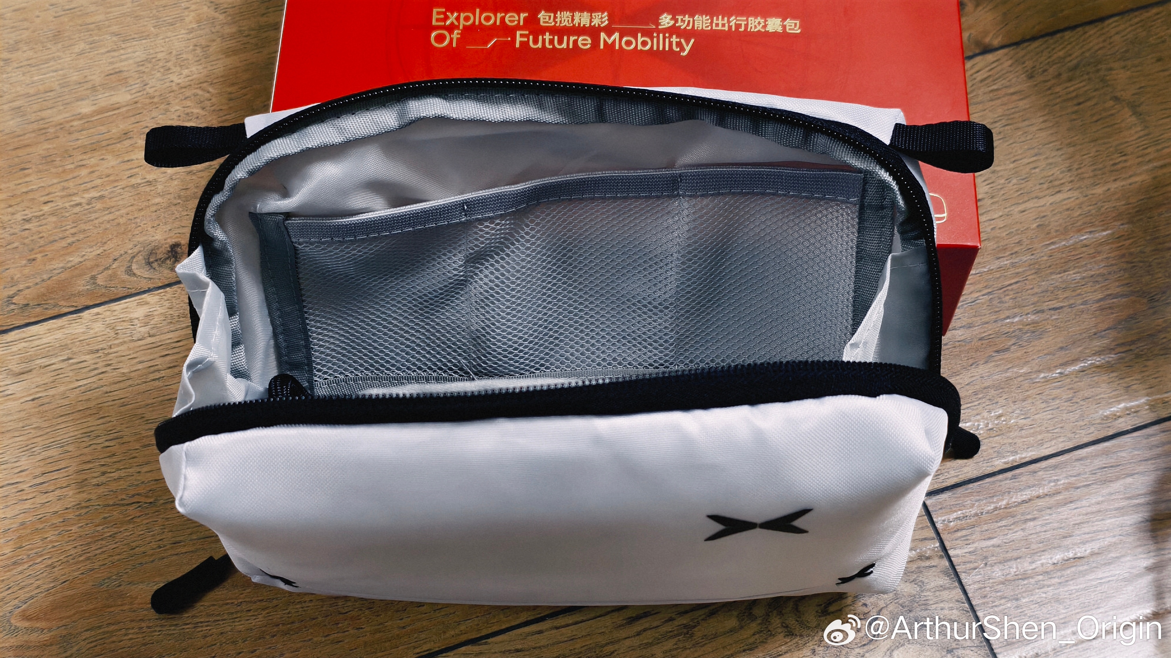 再来抽个奖吧，关注+点赞即可。小鹏的多功能出行胶囊包。小鹏汽车  抽奖详情