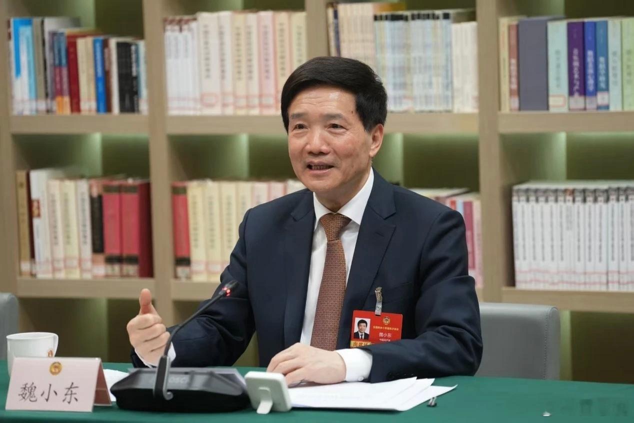 北京市政协主席魏小东，刚刚过了65岁生日，今天官宣落马了。 魏小东是1961年5